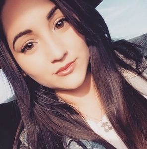 Meet your Posher, Steffany